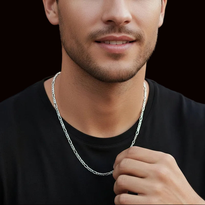 Tyrona 5mm Figaro chain necklace made of stainless steel with 14K gold plating. Features alternating oval and round links, waterproof and scratch-resistant.