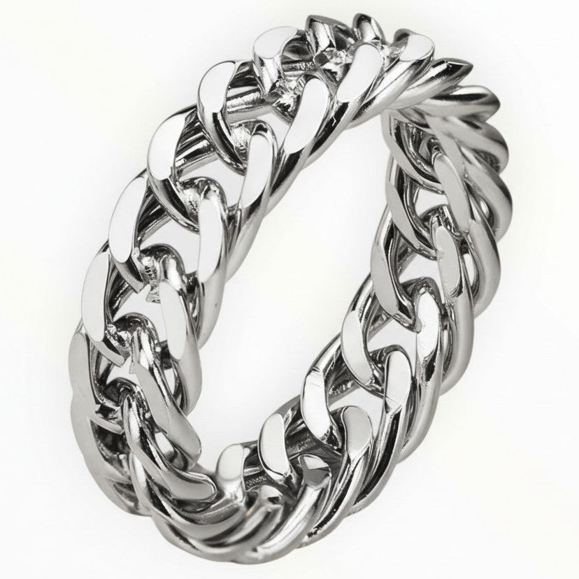 Tyrona gold Cuban link ring with polished finish and interlocking links. Made from stainless steel with 18K gold.