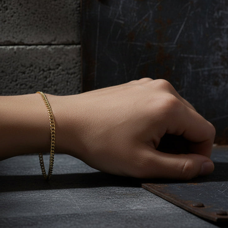 Tyrona 3mm gold Cuban link bracelet made of stainless steel with a PVD gold finish. Classic essential for everyday style.